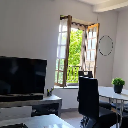 Le Cocon De La République: Tranquil Mezzanine With Southern Views Agde