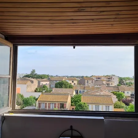 Le Cocon De La République: Tranquil Mezzanine With Southern Views