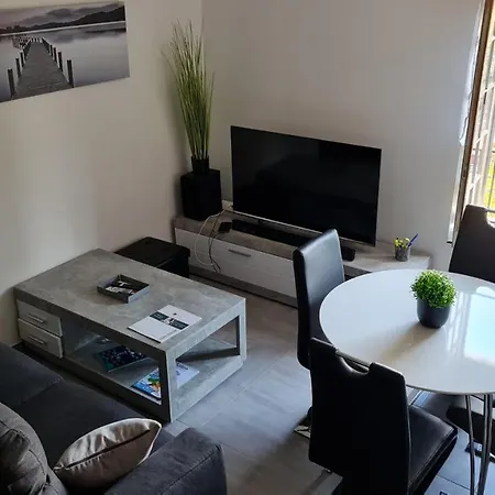 Le Cocon De La Republique T3 Mezzanine Belle Vue Plein Sud Sans Vis A Vis Dans Petite Tres Calme Centre Apartment Agde