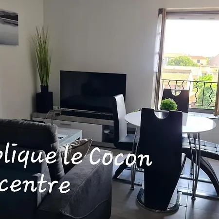 Le Cocon De La République: Tranquil Mezzanine With Southern Views * Agde